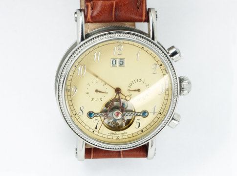 Armbanduhr mit Automatik mit Blick auf die Unruhe