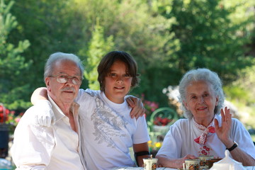 famille - grands parents et petit fils