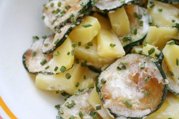 kartoffeln mit zucchinis