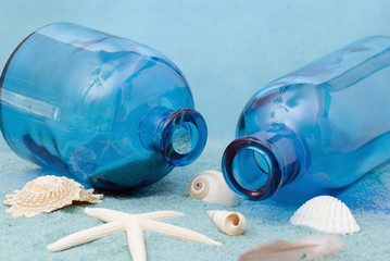 Still-Leben  blaue Flaschen © Sunnydays