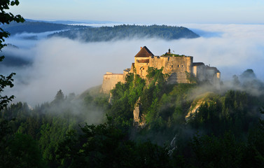 chateau dans les nuages