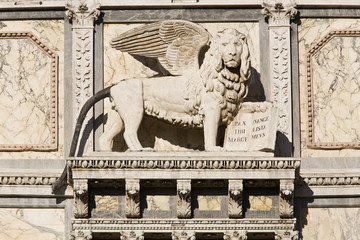 satue of the saint mark lion