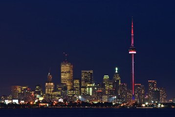 Obraz premium Toronto's city center getting ready for a busy evening