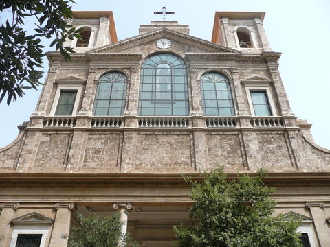 fachada catedral católica en Beirut - Líbano
