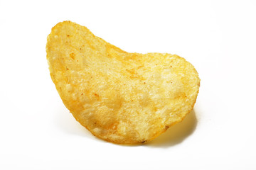 Fototapeta na wymiar Kartoffel Chip vor weißem Hintergrund