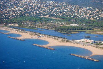 Obraz premium Plages du littoral varois,France, vues du ciel