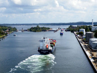 Nord-Ostsee-Kanal  - Containerschiff