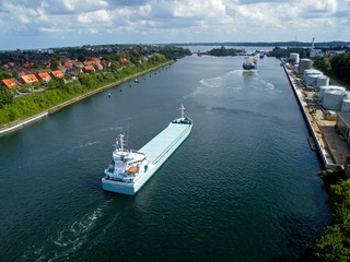 Nord-Ostsee-Kanal  - Containerschiff