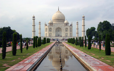 Overview of the jewel of India, Taj Mahal, Agra.