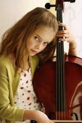 Girl playing cello © ElinaManninen