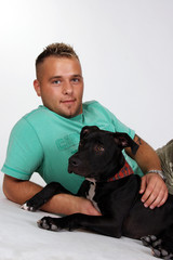 Jugendlicher mit Hund