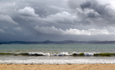 Playa lloviendo