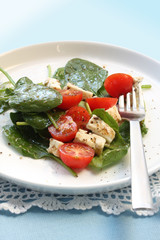 Spinach, goat cheese and tomato salad