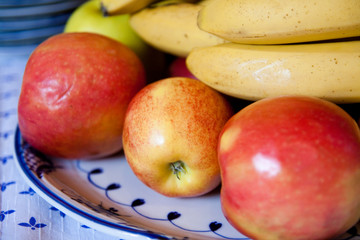 apples and bananas on the plate