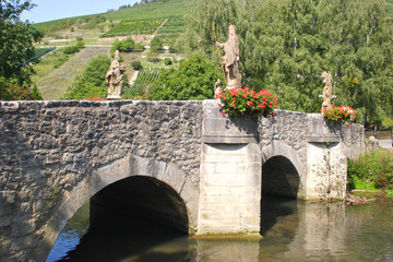 Brücke mit Brückenheiligen