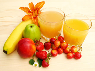 Orange juice and fresh fruit