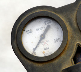 detail of oxygen meter bomb