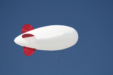 Zeppelin_weiss