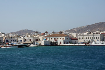 Fototapeta na wymiar Port w Mykonos