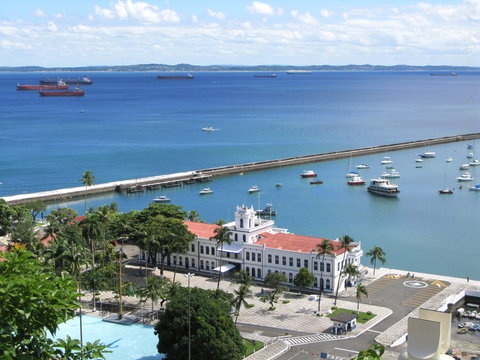 Vue panoramique de la baie de Bahia, Brésil.