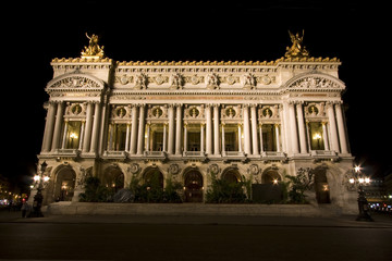 Fototapeta na wymiar Opéra Garnier, Paryż nocą
