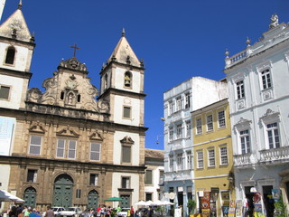 Fototapeta na wymiar Barokowy kościół na placu w Bahia w Brazylii.