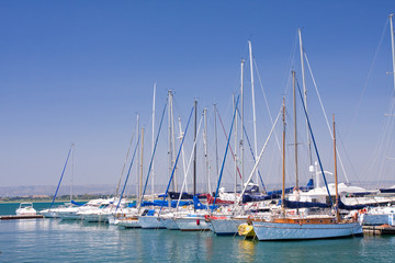 Fototapeta na wymiar boats enchored in a marina