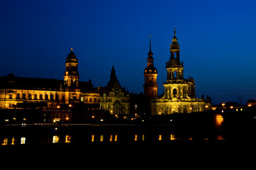 Fototapeta na wymiar Dresden at night. Elbe river view 3