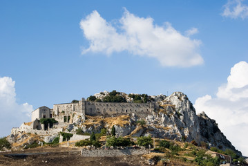 Fototapeta na wymiar skalny klasztor saint Pellegrino w Caltabellotta