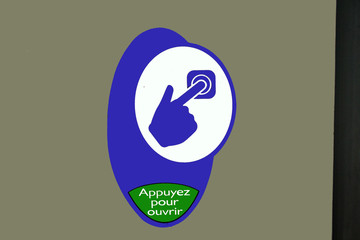 apputez sur le bouton