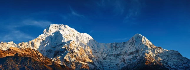 Fototapete Rund Mount Annapurna South bei Sonnenaufgang, Himalaya, Nepal © Dmitry Pichugin