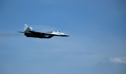 Fototapeta na wymiar wojskowy samolot