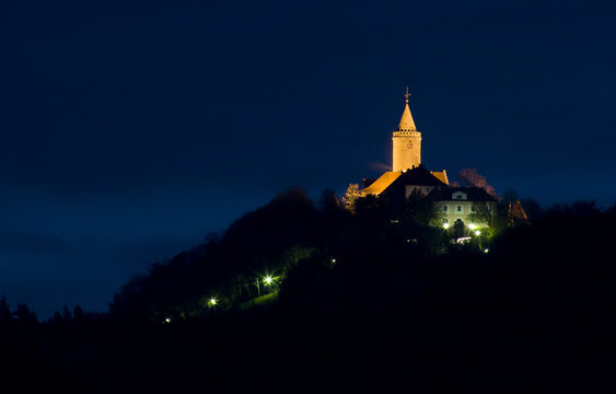 Leuchtenburg zur sp&auml;ten blauen Stunde