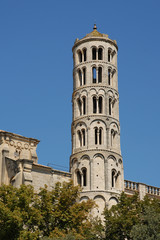 Fototapeta na wymiar Tour de la cathedrale d'Uzes