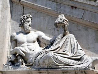 Fototapeta na wymiar statue à rome statue in roma