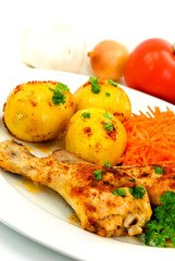 Hähnchen-Keule,gebraten mit Bratkartoffeln,Salat