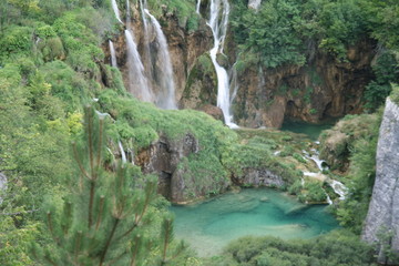 Parc de Plitvice   cascade Rivière la Korana  lac Croatie