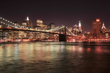 Fototapeta na wymiar Brooklyn Bridge i dolnym Manhattanie