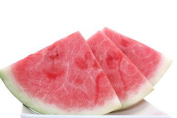 Frische Wassermelone auf weißen Hintergrund.