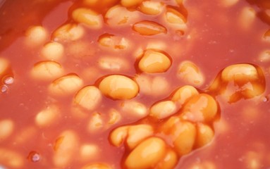 Baked beans in tomato sauce