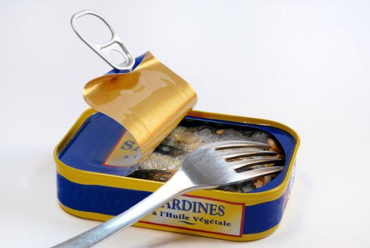 Bo&icirc;te de sardines et fourchette