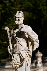 statue musicien, jardin de la fontaine a nimes