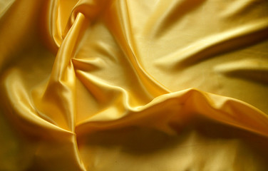 satin jaune