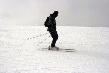 Fototapeta na wymiar Skier sliding down the slope