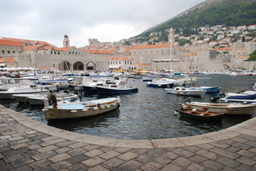 Le vieux port de Dubrovnik depuis les quais