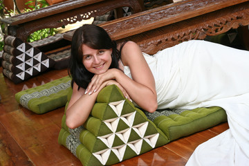 Fototapeta premium Beautiful bride relaxing on a Thai cushion.