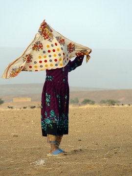 fillette du d&eacute;sert