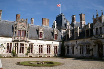 Fototapeta premium Cour intérieur du chateau de Régnière-Ecluse