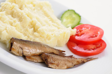 Smoked sardine with potato mash and vegetables
