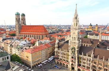 Fototapeta na wymiar Widok z lotu ptaka centrum Monachium z Peterskirche